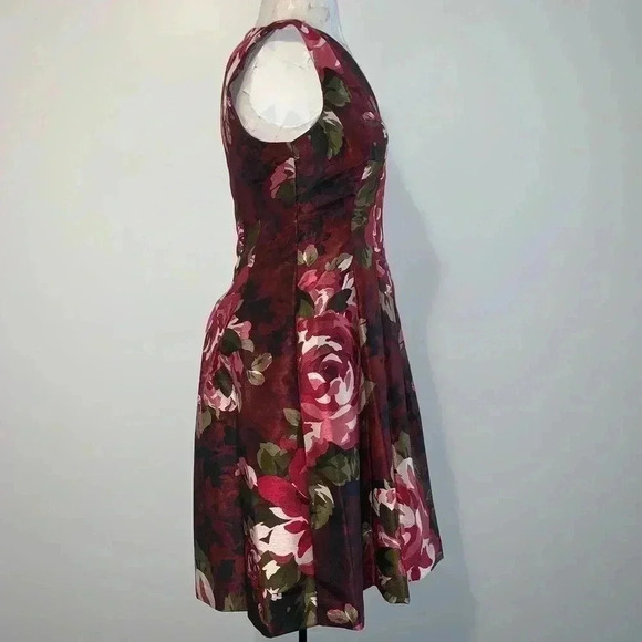 Roz & Ali Floral Sleeveless Box Pleated Dress​​​ - Picture 3 of 7